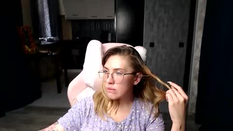 Snapshot of reginasmilee chatting on 09/09/25, 12:15 Regina online show from 09/09/25, 12:15