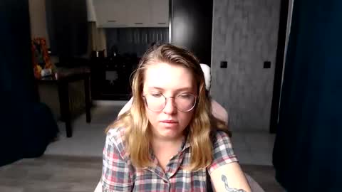 Snapshot of reginasmilee chatting on 09/11/25, 11:49 Regina online show from 09/11/25, 11:49