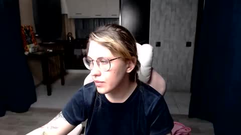 Snapshot of reginasmilee chatting on 09/14/25, 01:16 Regina online show from 09/14/25, 01:16