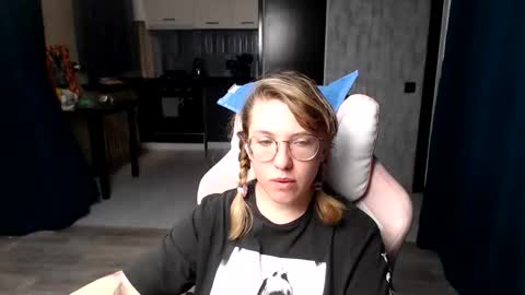 Snapshot of reginasmilee chatting on 09/16/25, 11:50 Regina online show from 09/16/25, 11:50