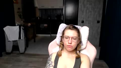 Snapshot of reginasmilee chatting on 09/24/25, 01:20 Regina online show from 09/24/25, 01:20