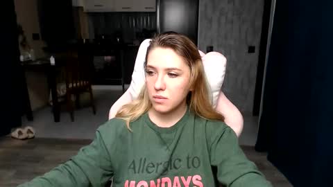 Snapshot of reginasmilee chatting on 09/28/25, 02:06 Regina online show from 09/28/25, 02:06