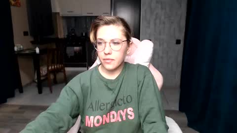 Snapshot of reginasmilee chatting on 09/28/25, 11:32 Regina online show from 09/28/25, 11:32