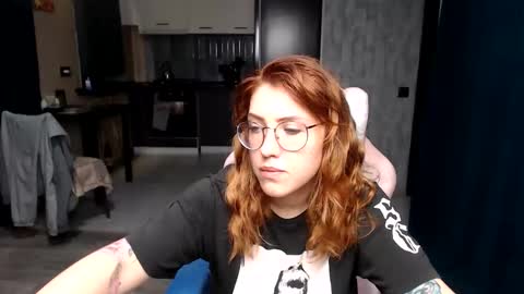 Snapshot of reginasmilee chatting on 10/13/25, 11:27 Regina online show from 10/13/25, 11:27