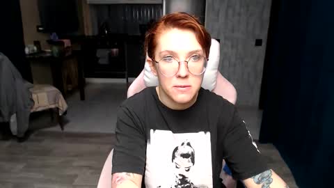 Snapshot of reginasmilee chatting on 10/15/25, 02:44 Regina online show from 10/15/25, 02:44