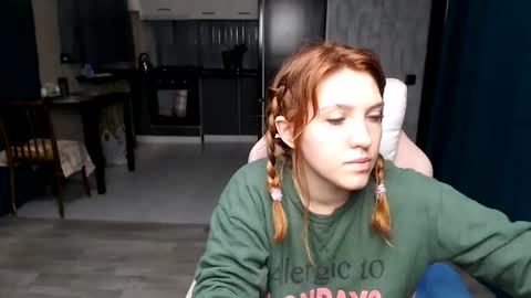 Snapshot of reginasmilee chatting on 10/15/25, 11:27 Regina online show from 10/15/25, 11:27