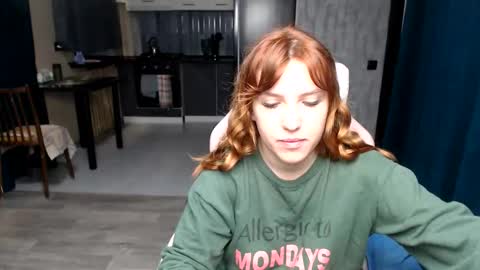 Snapshot of reginasmilee chatting on 10/17/25, 02:59 Regina online show from 10/17/25, 02:59