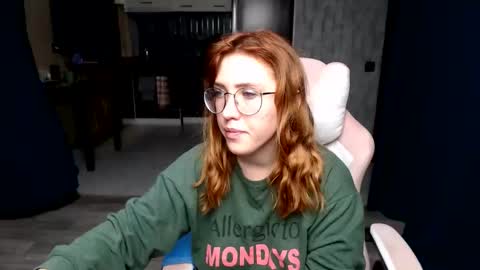 Snapshot of reginasmilee chatting on 10/17/25, 11:40 Regina online show from 10/17/25, 11:40