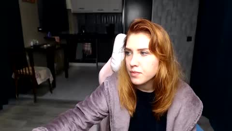 Snapshot of reginasmilee chatting on 10/21/25, 12:11 Regina online show from 10/21/25, 12:11