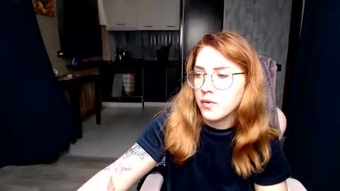 Snapshot of reginasmilee chatting on 10/22/25, 11:37 Regina online show from 10/22/25, 11:37