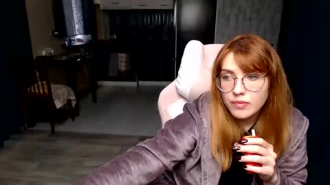 Snapshot of reginasmilee chatting on 10/23/25, 11:42 Regina online show from 10/23/25, 11:42