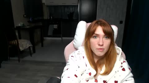 Snapshot of reginasmilee chatting on 10/25/25, 01:29 Regina online show from 10/25/25, 01:29