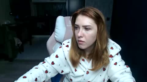 Snapshot of reginasmilee chatting on 10/27/25, 12:26 Regina online show from 10/27/25, 12:26