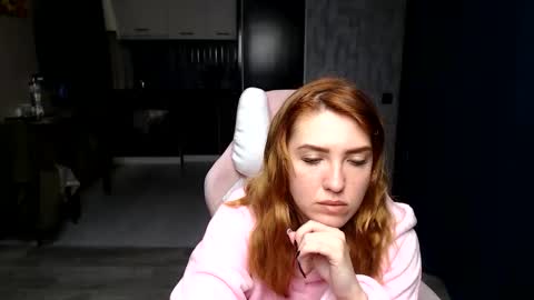 Snapshot of reginasmilee chatting on 10/28/25, 12:58 Regina online show from 10/28/25, 12:58