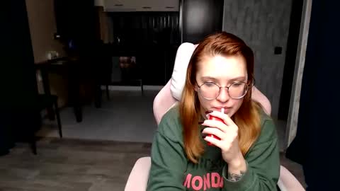 Snapshot of reginasmilee chatting on 11/01/25, 12:56 Regina online show from 11/01/25, 12:56