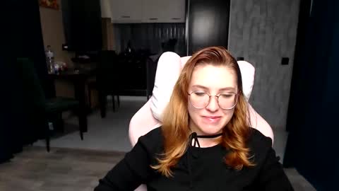 Snapshot of reginasmilee chatting on 11/06/25, 01:28 Regina online show from 11/06/25, 01:28