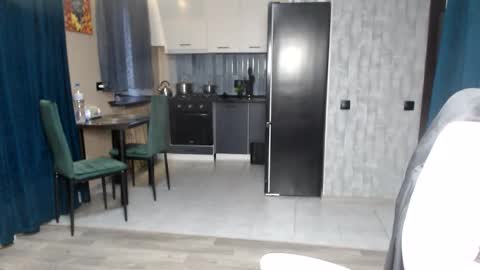 Snapshot of reginasmilee chatting on 11/06/25, 01:34 Regina online show from 11/06/25, 01:34