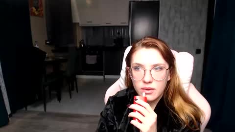 Snapshot of reginasmilee chatting on 11/08/25, 12:33 Regina online show from 11/08/25, 12:33