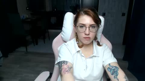 Snapshot of reginasmilee chatting on 11/11/25, 01:49 Regina online show from 11/11/25, 01:49