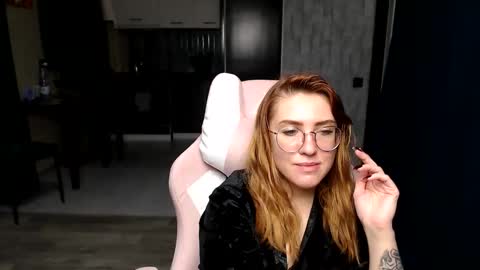 Snapshot of reginasmilee chatting on 11/14/25, 02:49 Regina online show from 11/14/25, 02:49