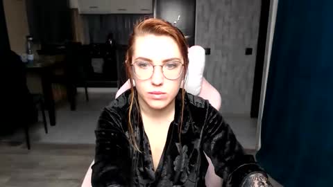 Snapshot of reginasmilee chatting on 11/15/25, 02:53 Regina online show from 11/15/25, 02:53