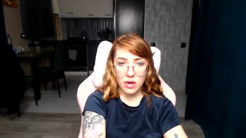 Snapshot of reginasmilee chatting on 11/16/25, 04:18 Regina online show from 11/16/25, 04:18