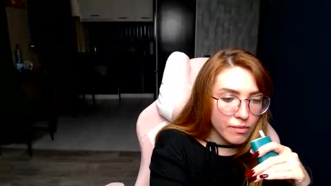 Snapshot of reginasmilee chatting on 11/17/25, 01:17 Regina online show from 11/17/25, 01:17