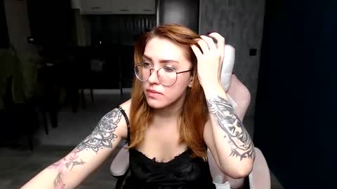 Snapshot of reginasmilee chatting on 11/19/25, 12:54 Regina online show from 11/19/25, 12:54