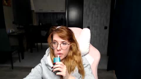 Snapshot of reginasmilee chatting on 11/20/25, 02:39 Regina online show from 11/20/25, 02:39