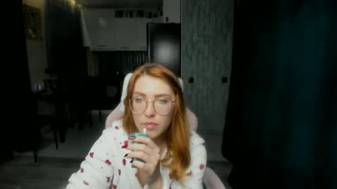 Snapshot of reginasmilee chatting on 11/21/25, 04:55 Regina online show from 11/21/25, 04:55