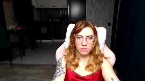 Snapshot of reginasmilee chatting on 11/22/25, 04:11 Regina online show from 11/22/25, 04:11