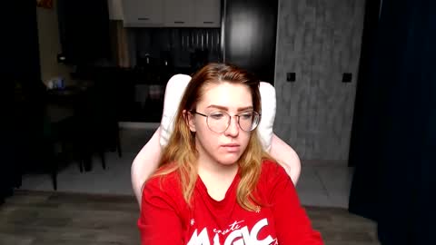 Snapshot of reginasmilee chatting on 11/30/25, 01:53 Regina online show from 11/30/25, 01:53