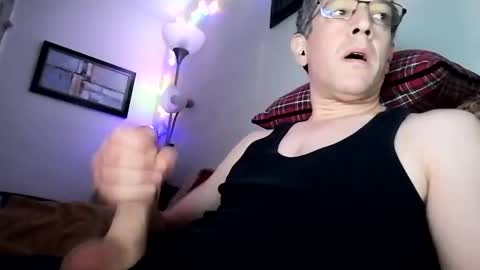 Snapshot of regularguy20 chatting on 10/28/25, 09:46 regularguy20 online show from 10/28/25, 09:46