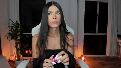 Snapshot of reichel_gray chatting on 02/18/25, 02:16 REICHEL online show from 02/18/25, 02:16