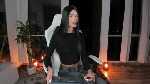 Snapshot of reichel_gray chatting on 03/08/25, 02:23 REICHEL online show from 03/08/25, 02:23