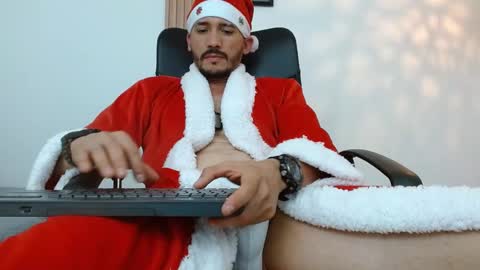 Snapshot of reiko_85_ chatting on 12/28/24, 06:29 REIKO online show from 12/28/24, 06:29