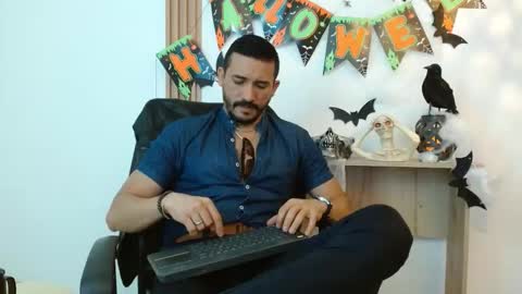 Snapshot of reiko_85_ chatting on 10/10/25, 03:11 REIKO online show from 10/10/25, 03:11