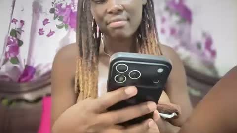 Snapshot of reina77xo chatting on 02/10/26, 12:37 reina77xo online show from 02/10/26, 12:37