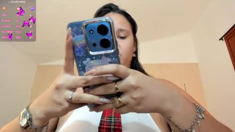 Snapshot of reina_loren chatting on 05/30/26, 10:40 reina_loren online show from 05/30/26, 10:40
