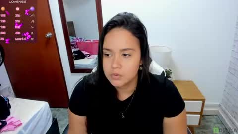 Snapshot of reina_loren chatting on 06/11/26, 03:48 reina_loren online show from 06/11/26, 03:48