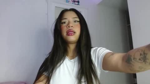 reina_reina online show from 09/11/25, 09:37