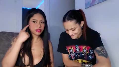 reina_reina online show from 04/30/26, 03:35