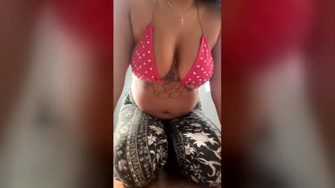 Snapshot of reinaassss chatting on 12/22/25, 08:28 reinaassss online show from 12/22/25, 08:28