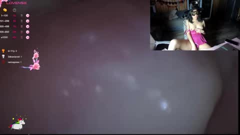 Snapshot of reinacatchile chatting on 10/25/25, 01:57 Reinacatchile online show from 10/25/25, 01:57
