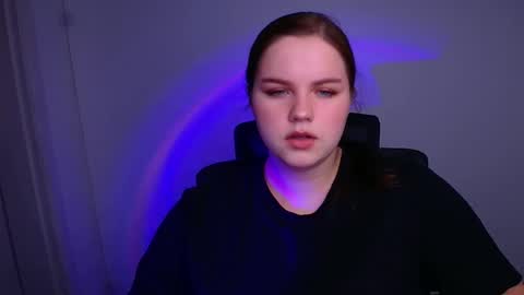 Snapshot of reinakitty_ chatting on 12/20/25, 06:20 Reina online show from 12/20/25, 06:20