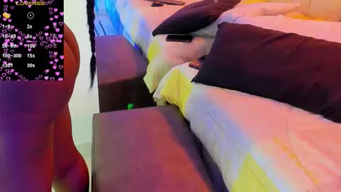 Snapshot of reinamiah chatting on 11/21/25, 05:06 Miah online show from 11/21/25, 05:06