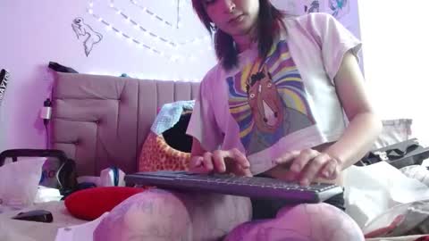 reiv_femboy online show from 12/05/25, 08:27