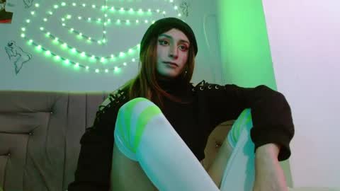 Snapshot of reiv_femboy chatting on 05/12/26, 03:58 reiv_femboy online show from 05/12/26, 03:58
