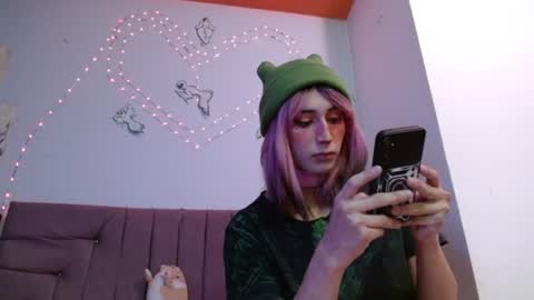 Snapshot of reiv_femboy chatting on 07/16/26, 03:45 reiv_femboy online show from 07/16/26, 03:45