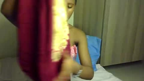 Snapshot of rellings_maya chatting on 01/21/25, 04:32 rellings-maya online show from 01/21/25, 04:32